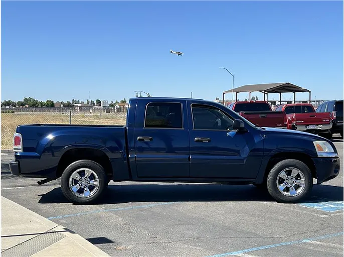 2006 Mitsubishi Raider