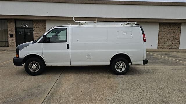 2011 Chevrolet Express 3500 image 0