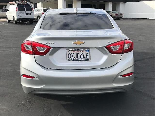 2018 Chevrolet Cruze LT image 5
