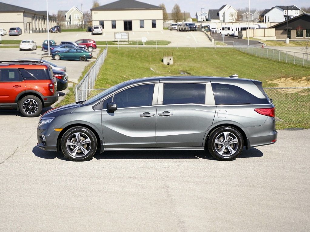 2020 Honda Odyssey Touring image 1