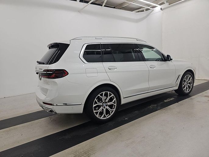 2025 BMW X7