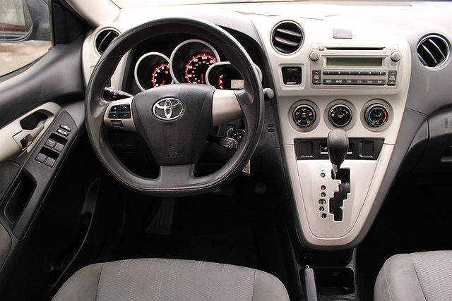 2011 Toyota Matrix null image 10