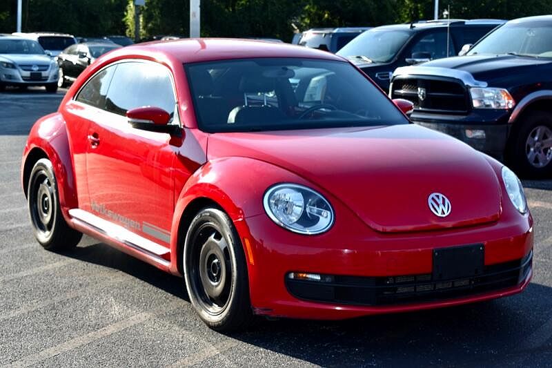 2012 Volkswagen Beetle Base image 1