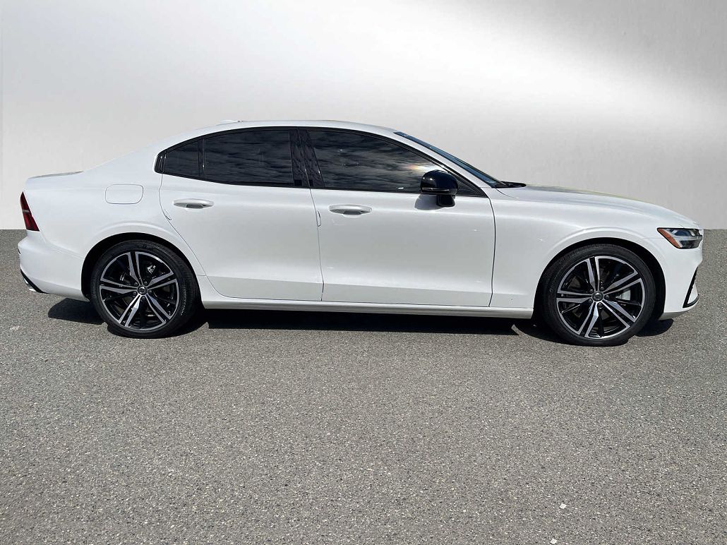 2021 Volvo S60 T8 R-Design image 5