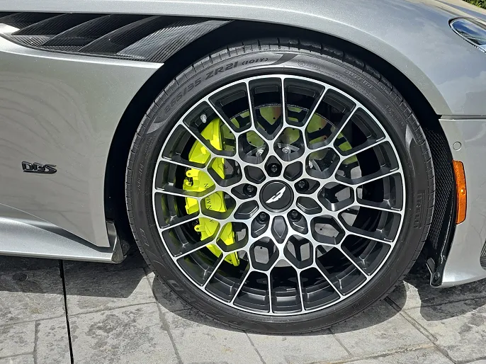 2023 Aston Martin DBS
