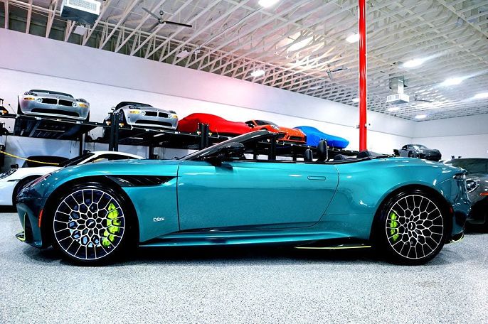 2023 Aston Martin DBS