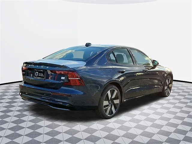 2024 Volvo S60 T8 Ultimate image 2