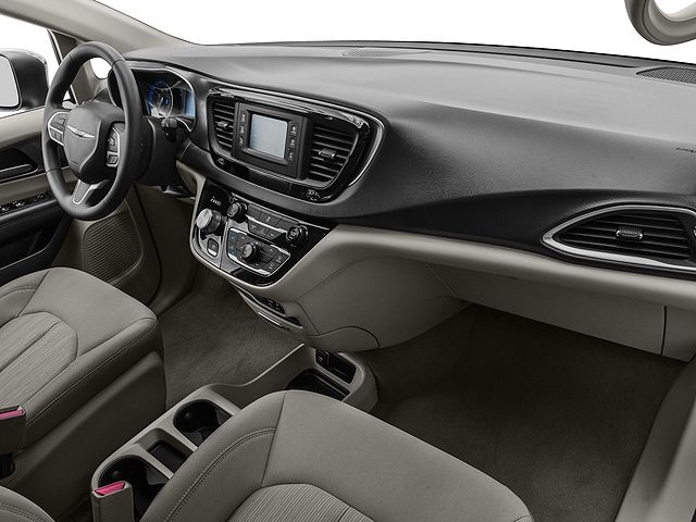2017 Chrysler Pacifica Touring image 15