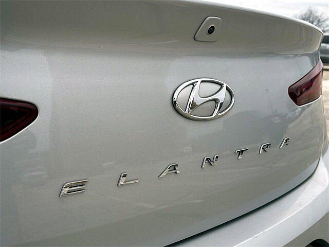 2019 Hyundai Elantra SEL image 13