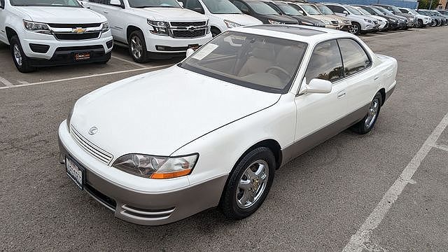 1996 Lexus ES 300 image 0