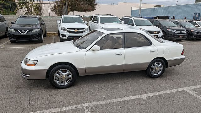 1996 Lexus ES 300 image 4