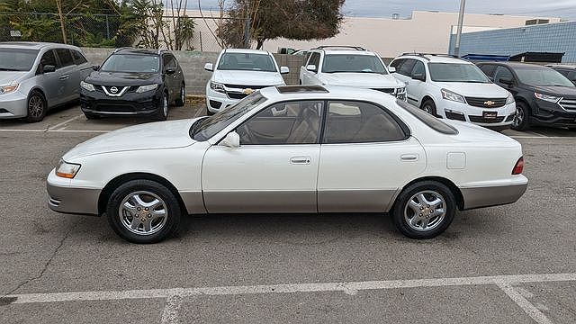 1996 Lexus ES 300 image 5