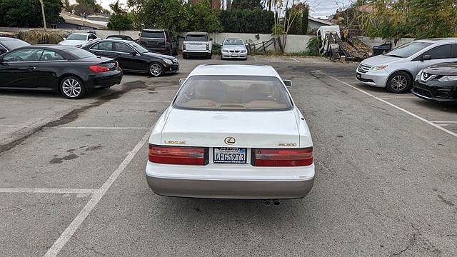 1996 Lexus ES 300 image 8