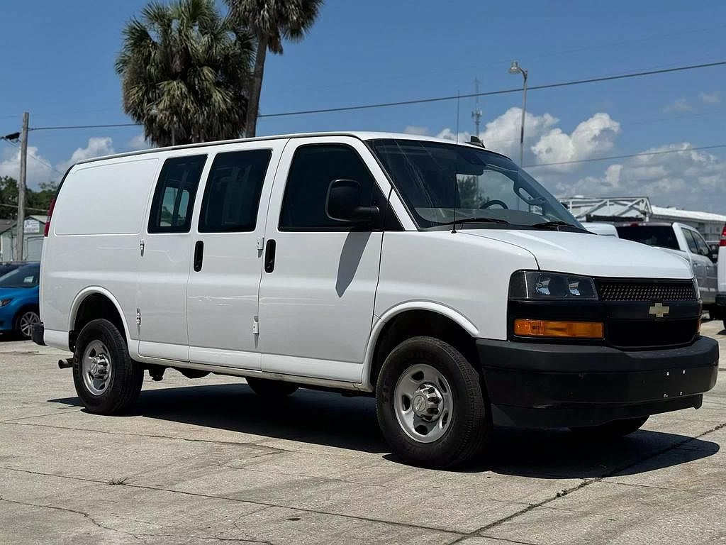 2021 Chevrolet Express 2500 image 0