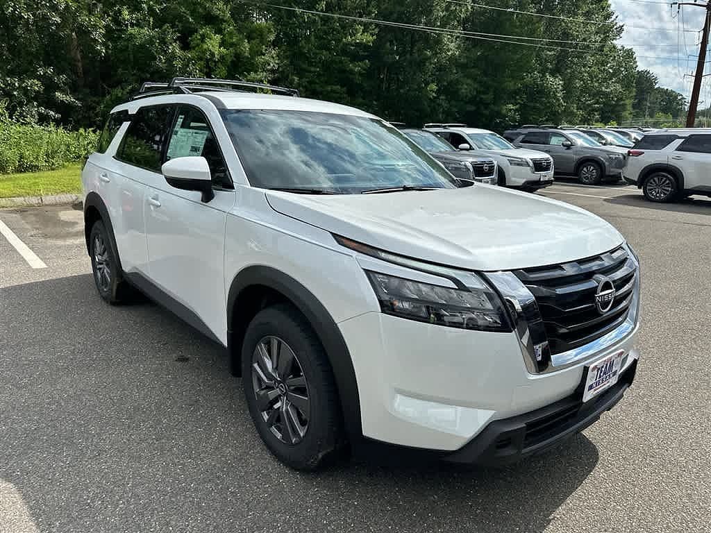 2025 Nissan Pathfinder SV photo 2