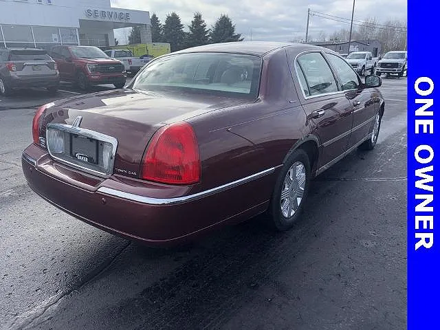 2004 Lincoln Town Car