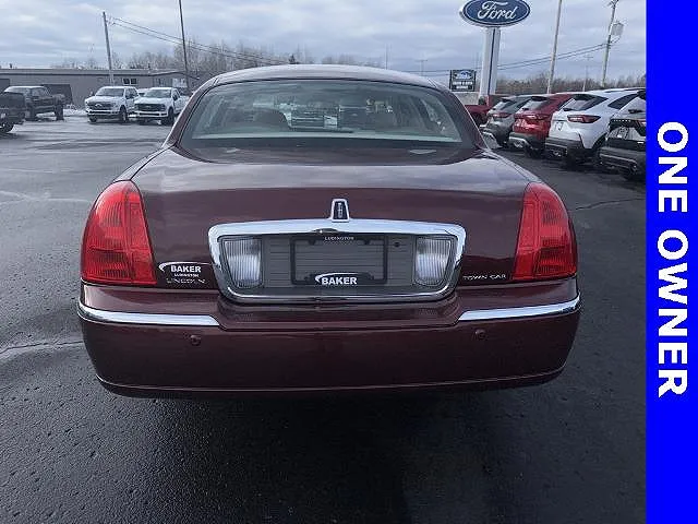 2004 Lincoln Town Car