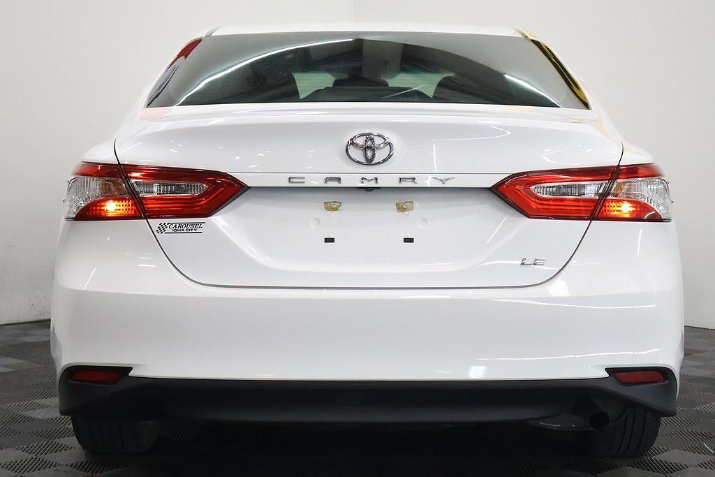 2018 Toyota Camry LE image 10