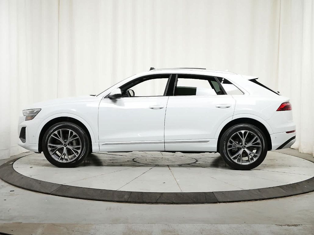 2024 Audi Q8 Premium Plus image 2