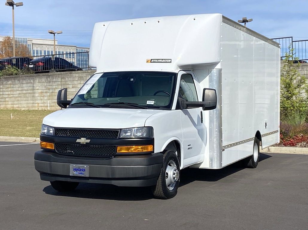 2021 Chevrolet Express 4500 image 3