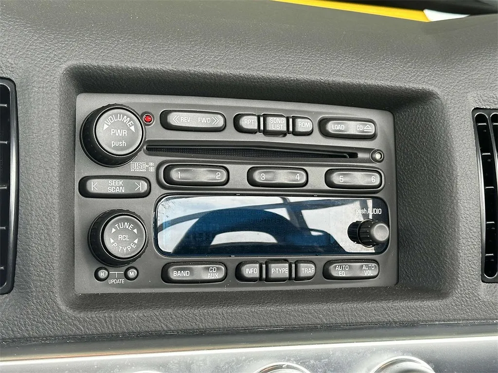 2003 Chevrolet SSR LS image 2