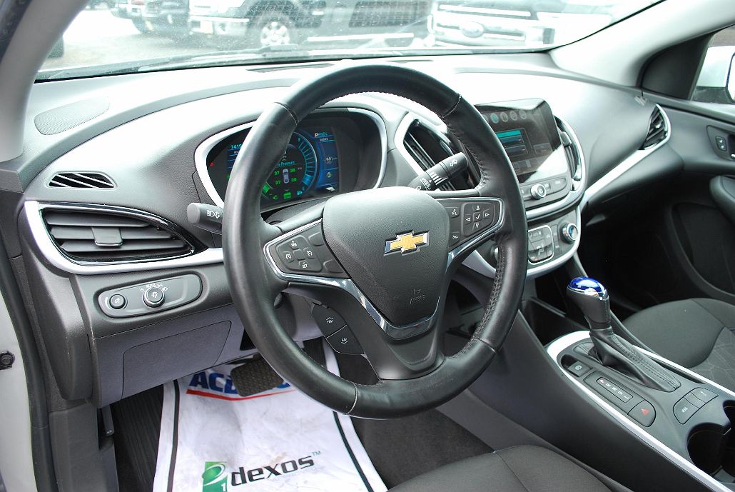 2017 Chevrolet Volt LT image 5