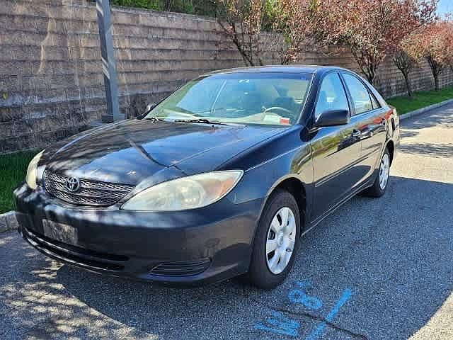 2004 Toyota Camry LE image 0