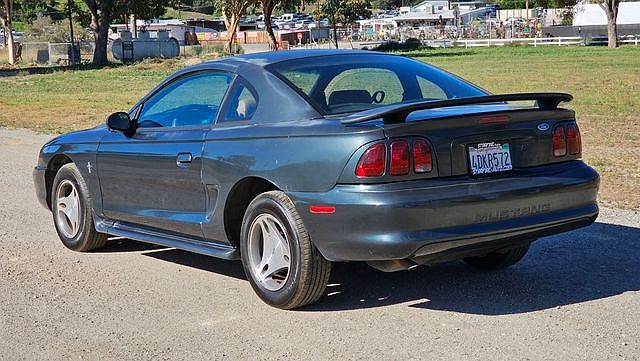 1998 Ford Mustang Base image 5
