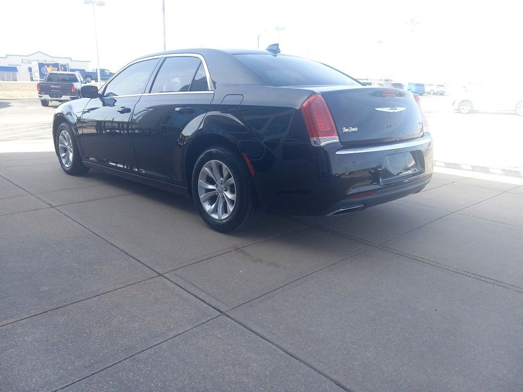 2015 Chrysler 300 Limited Edition image 2