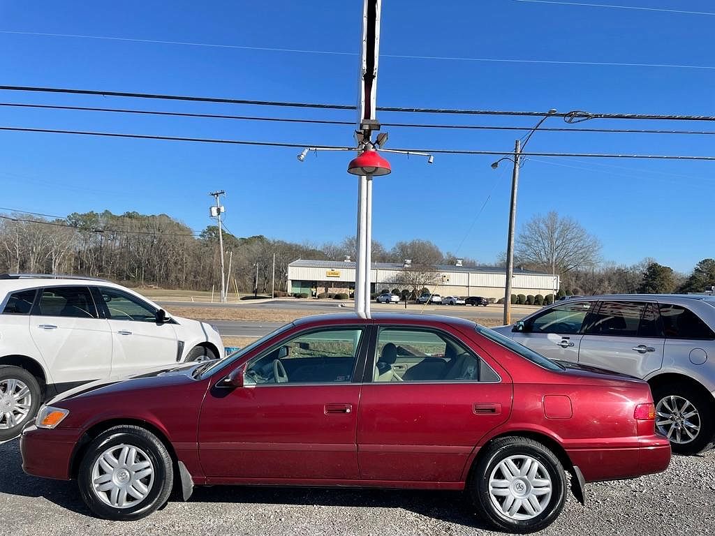 2000 Toyota Camry LE image 0