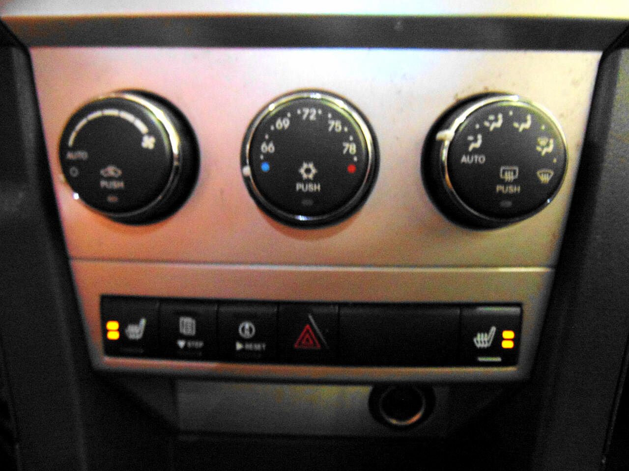 2009 Dodge Avenger null image 10