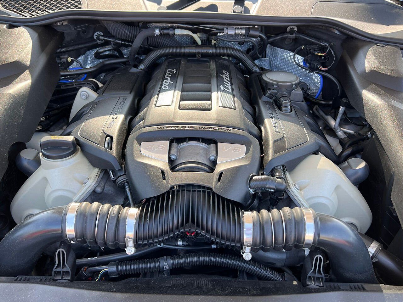 2015 Porsche Cayenne Turbo image 16