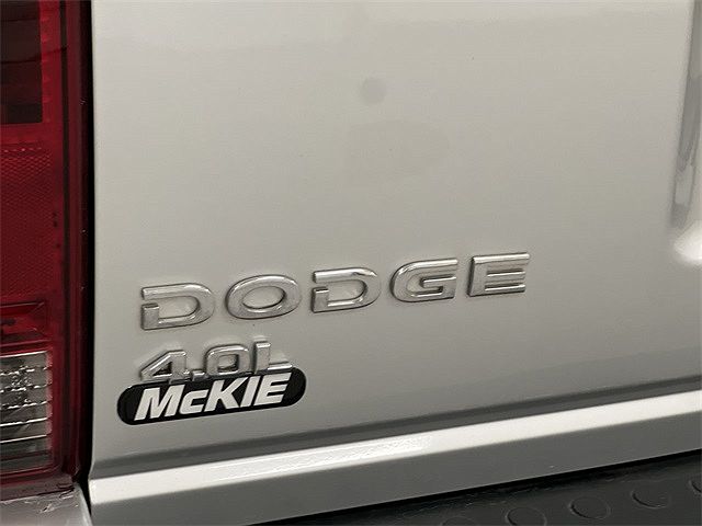 2009 Dodge Nitro R/T image 15