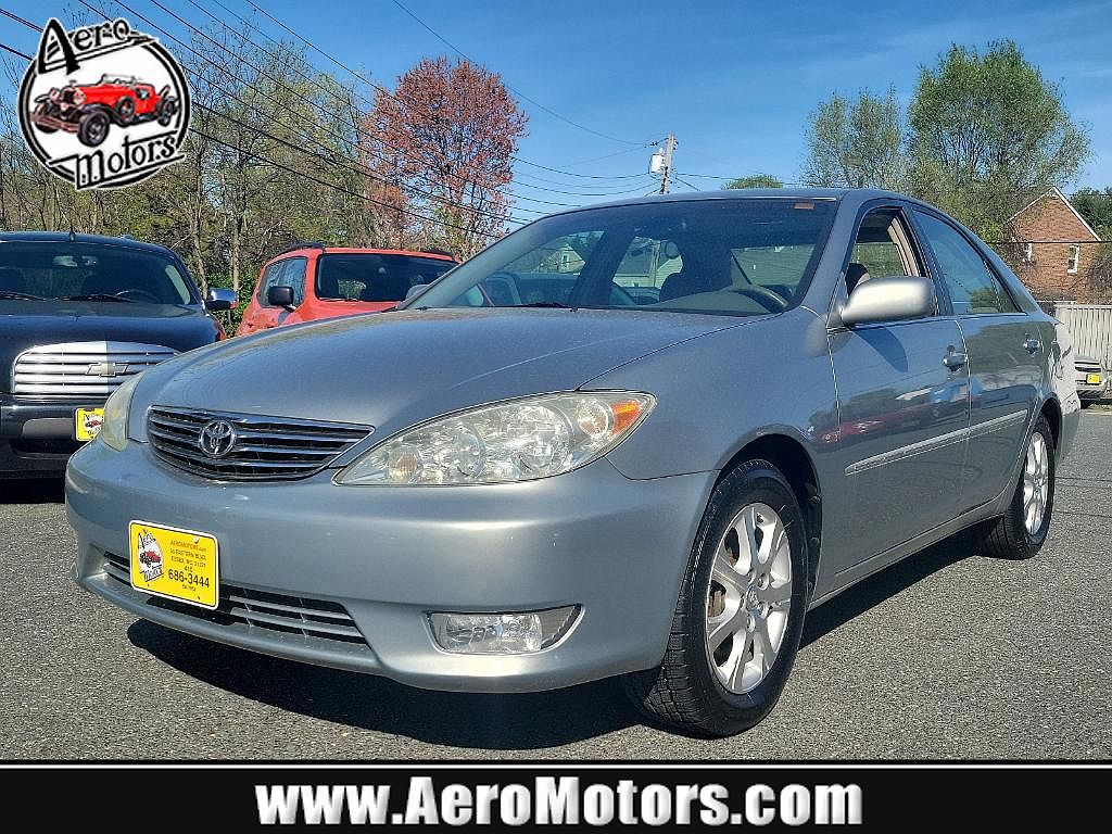 2005 Toyota Camry XLE image 0