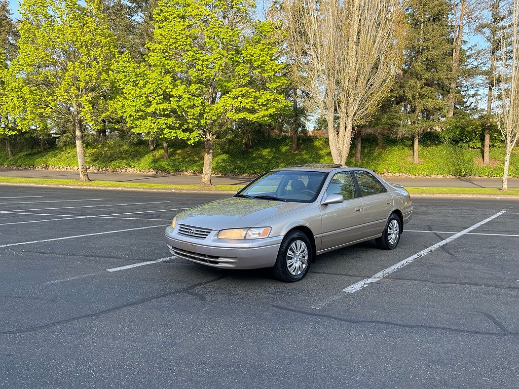 1997 Toyota Camry LE image 0