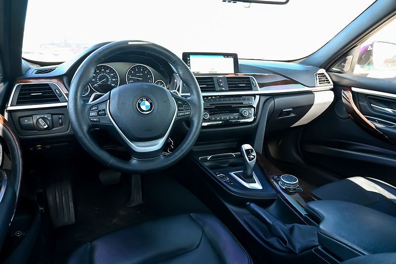 2017 BMW 3 Series 330i xDrive image 15