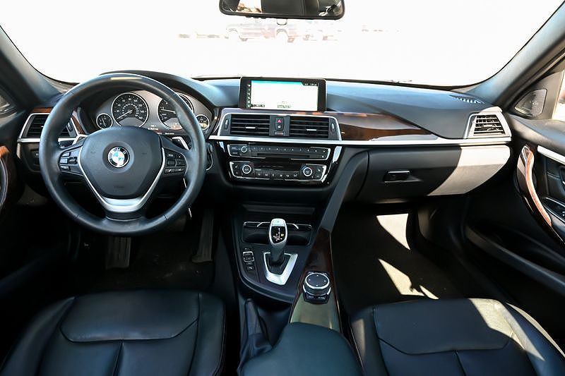 2017 BMW 3 Series 330i xDrive image 16