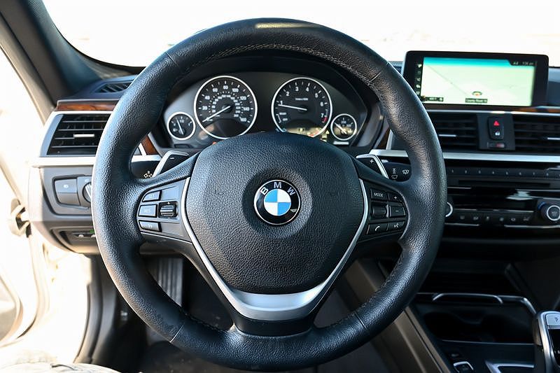 2017 BMW 3 Series 330i xDrive image 18
