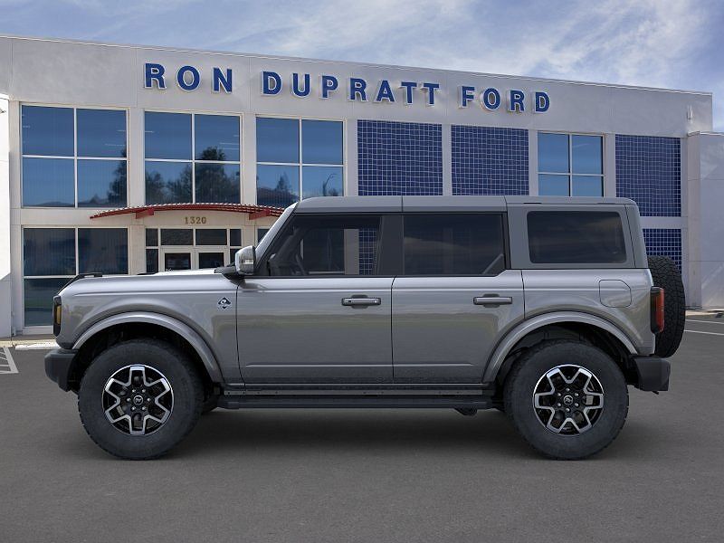 2024 Ford Bronco Outer Banks image 2