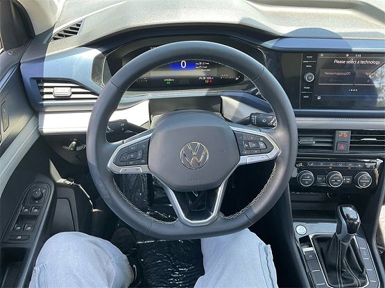 2024 Volkswagen Taos SE photo 11