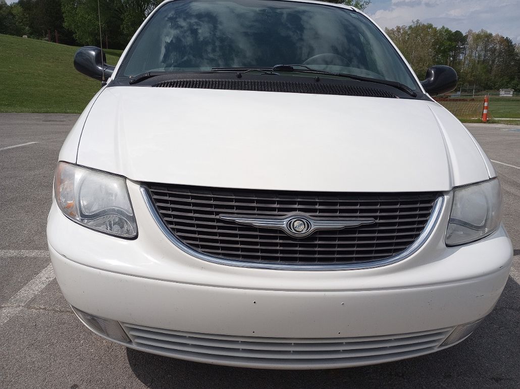 2003 Chrysler Town & Country LXi image 1