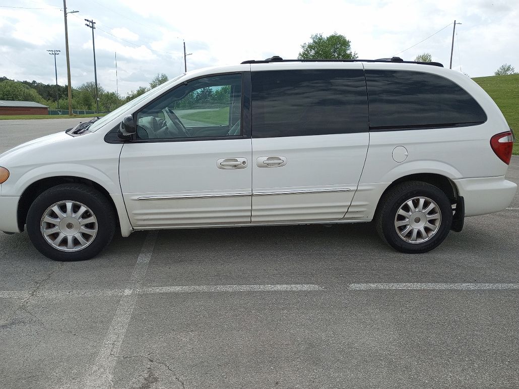 2003 Chrysler Town & Country LXi image 3