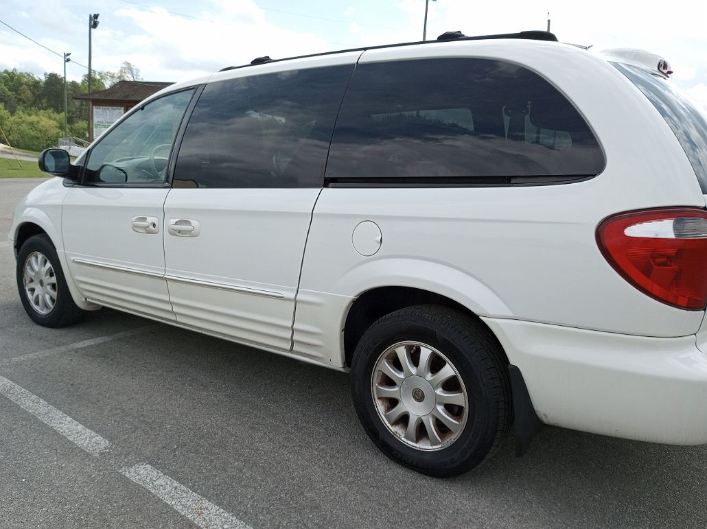 2003 Chrysler Town & Country LXi image 4