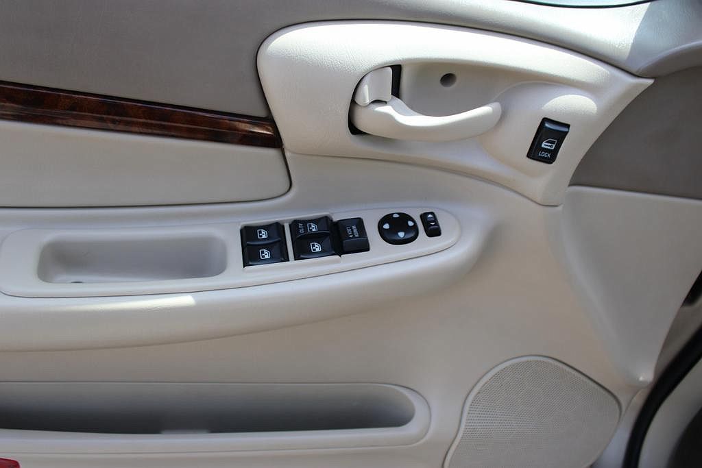 2002 Chevrolet Impala null image 16