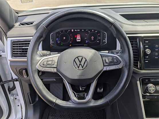 2022 Volkswagen Atlas Cross Sport V6 SEL R-Line photo 9