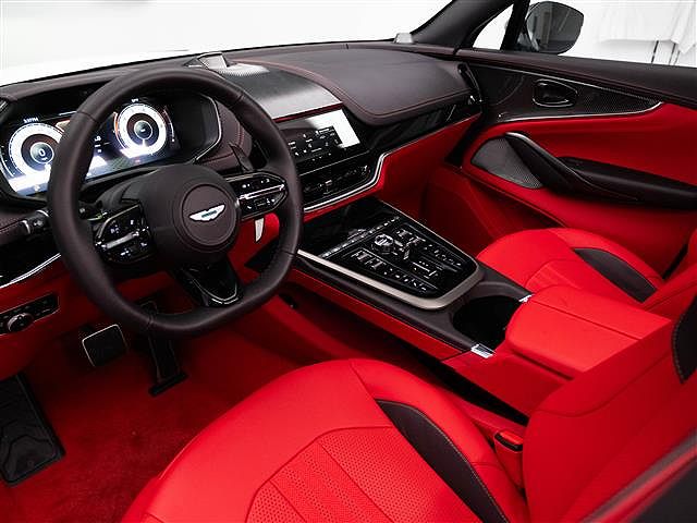 2025 Aston Martin DBX