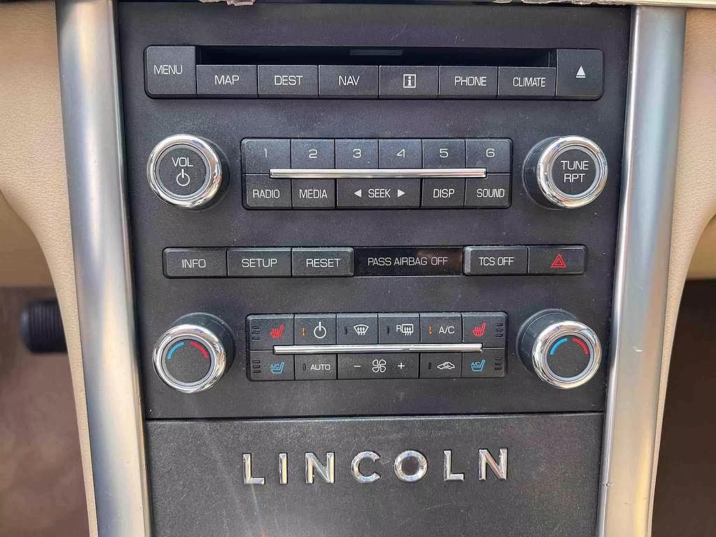 2011 Lincoln MKS null image 36
