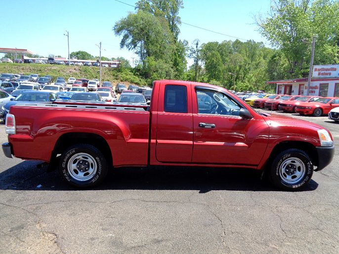 2009 Mitsubishi Raider