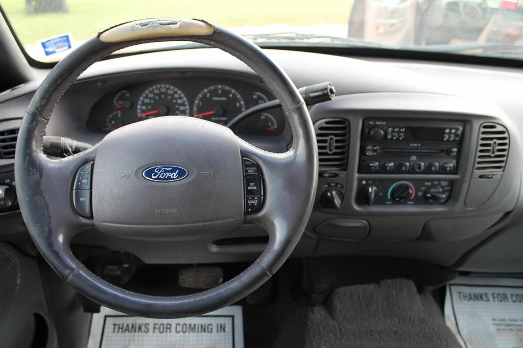 2003 Ford F-150 XLT image 2