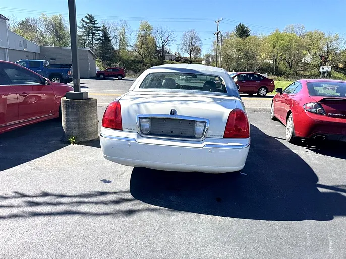 2005 Lincoln Town Car